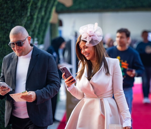 Guest in pink fascinator at event
